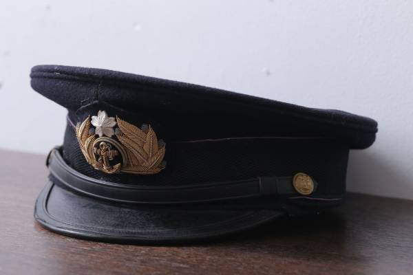 祖母の遺品整理で見つかった旧日本軍の軍帽。